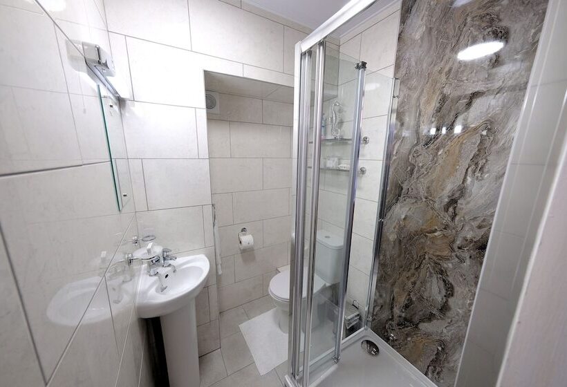 Номер Стандарт, Toulson Court