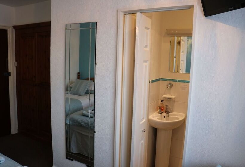 Семейный Номер, Toulson Court