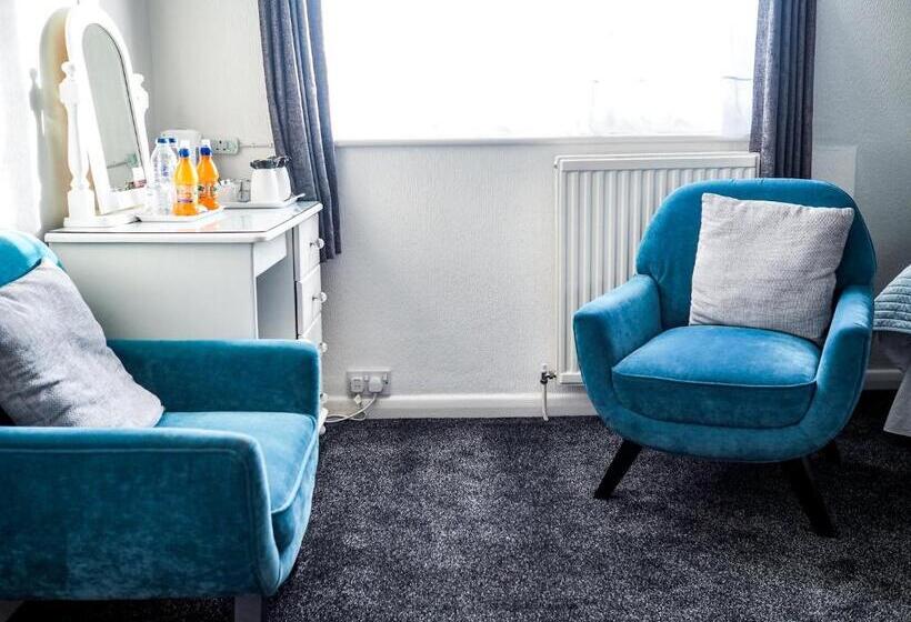 Семейный Номер, Toulson Court