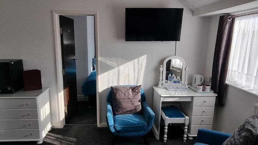 Семейный Номер, Toulson Court