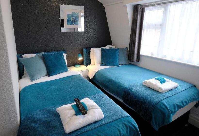 Семейный Номер, Toulson Court