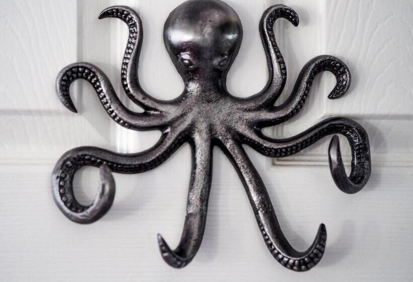 Стандартный Номер Нижний Этаж, Toulson Court