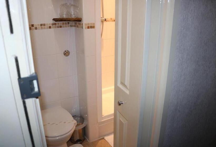 Номер Стандарт, Toulson Court