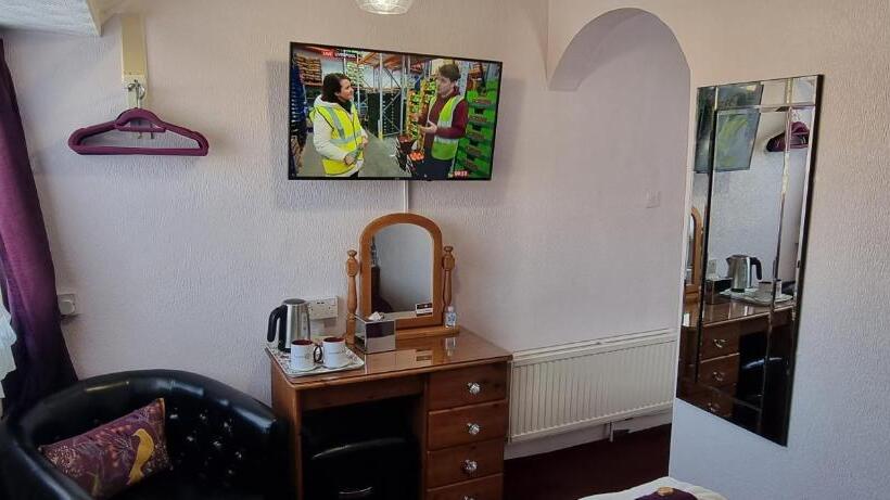 Семейный Номер, Toulson Court