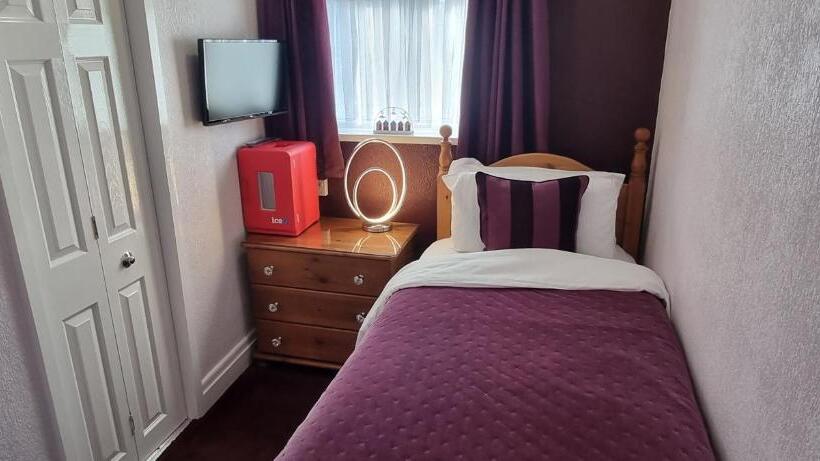 Семейный Номер, Toulson Court