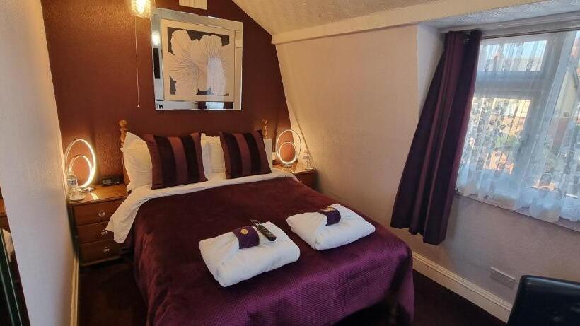 Семейный Номер, Toulson Court