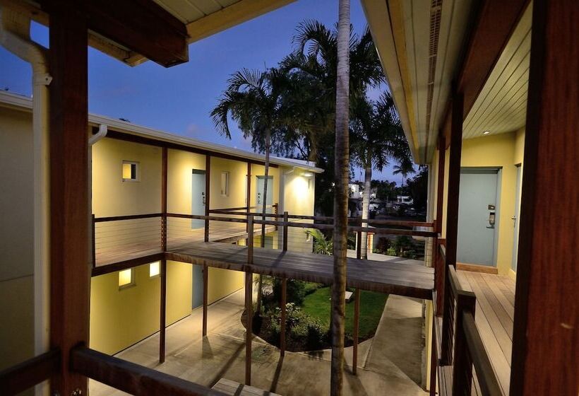 استودیوی لوکس, Royal St. Kitts