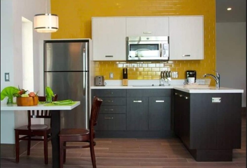 استودیوی لوکس, Royal St. Kitts