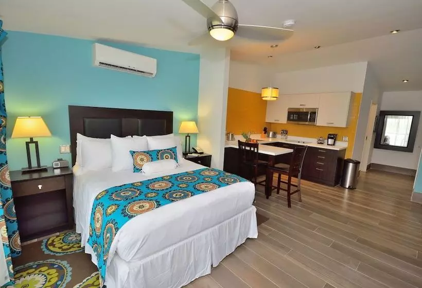 استودیوی لوکس, Royal St. Kitts