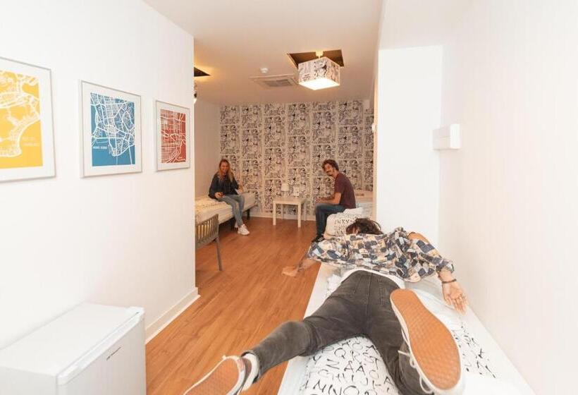اتاق استاندارد با سرویس بهداشتی مشترک, Lisbon Destination Hostel
