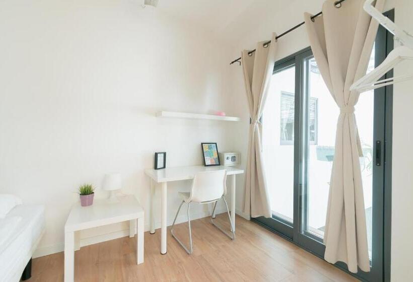 اتاق استاندارد یک تخته با سرویس بهداشتی مشترک, Lisbon Destination Hostel