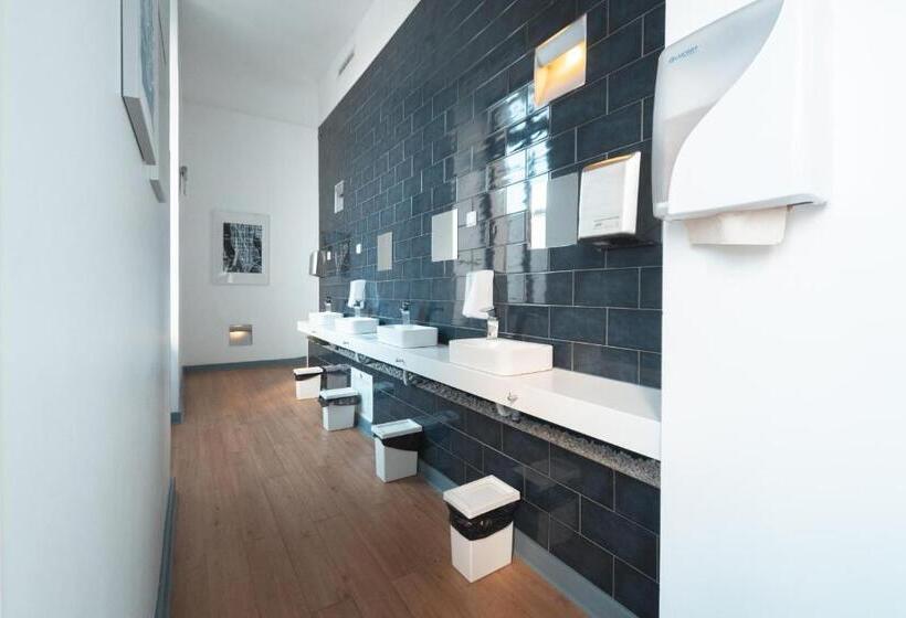 اتاق استاندارد یک تخته با سرویس بهداشتی مشترک, Lisbon Destination Hostel