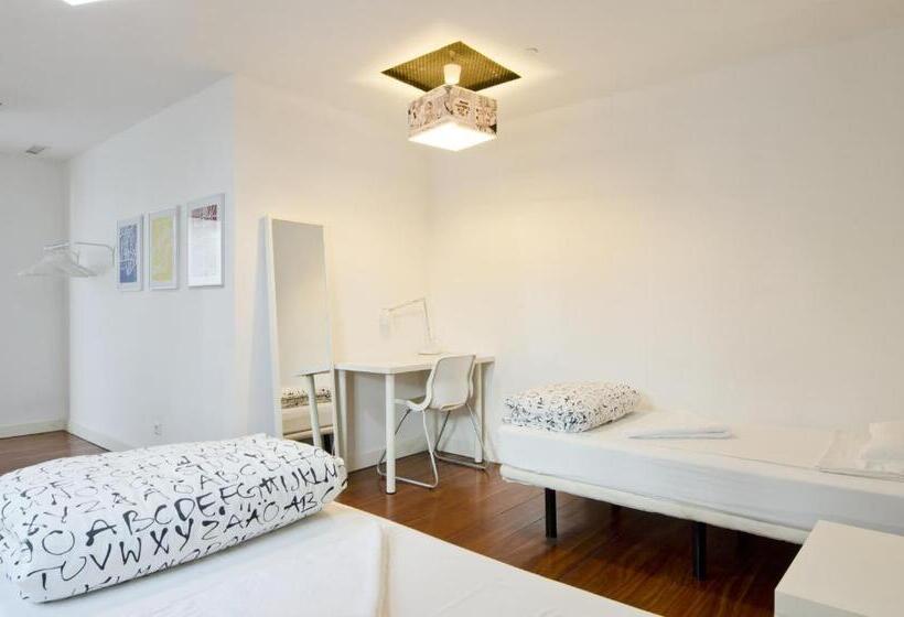 اتاق استاندارد سه تخته با سرویس بهداشتی مشترک, Lisbon Destination Hostel