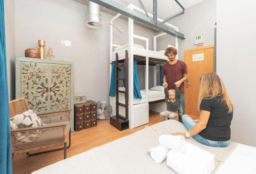 اتاق استاندارد چهار تخته, Lisbon Destination Hostel