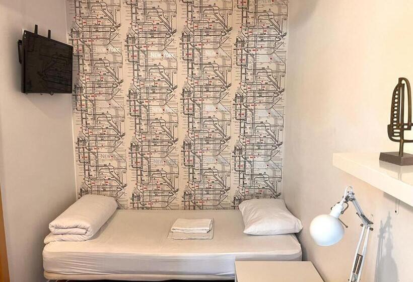 Standard Single Room Shared Bathroom, Lisbon Destination Hostel