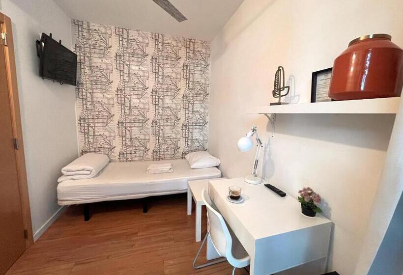 Standard Single Room Shared Bathroom, Lisbon Destination Hostel