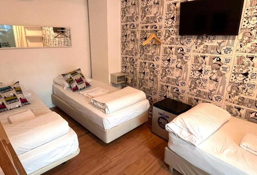 Standard Triple Room Shared Bathroom, Lisbon Destination Hostel
