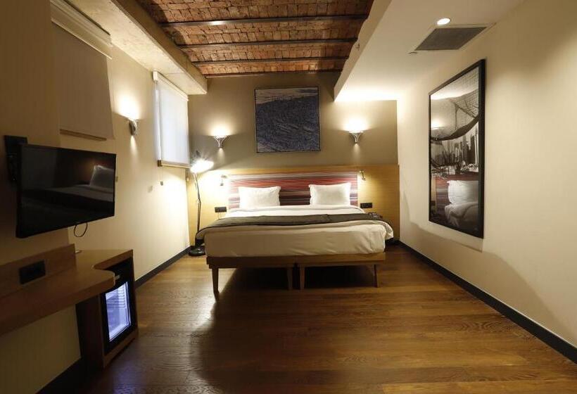 Comfort Room, Bankerhan