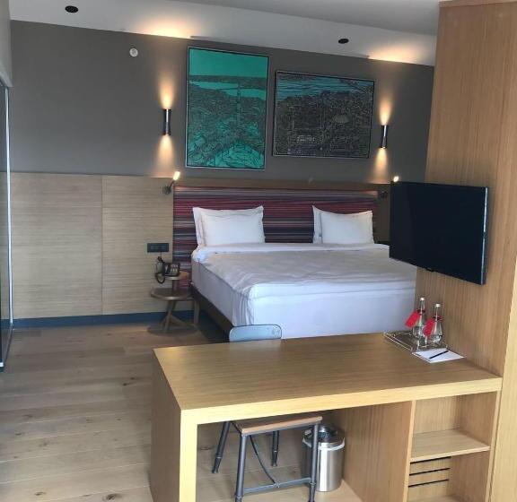 غرفة إدارية مطلة على البحر, Bankerhan