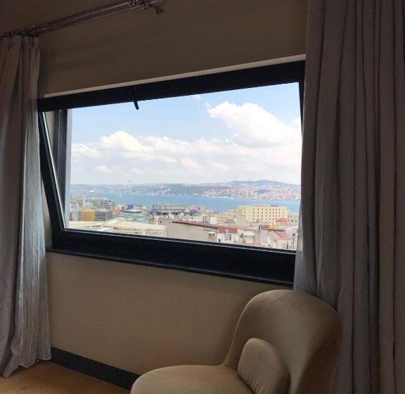 غرفة إدارية مطلة على البحر, Bankerhan