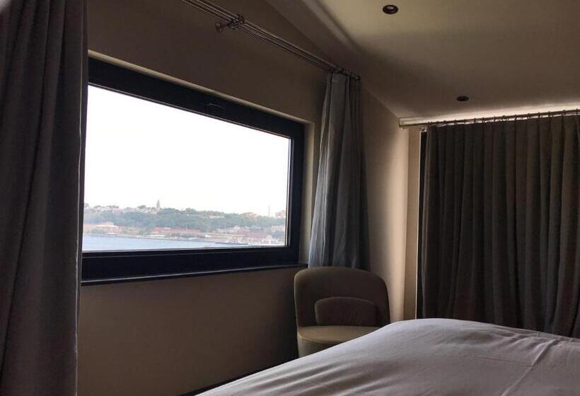 غرفة إدارية مطلة على البحر, Bankerhan