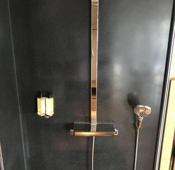 غرفة إدارية مطلة على البحر, Bankerhan