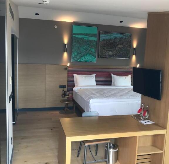 غرفة إدارية مطلة على البحر, Bankerhan