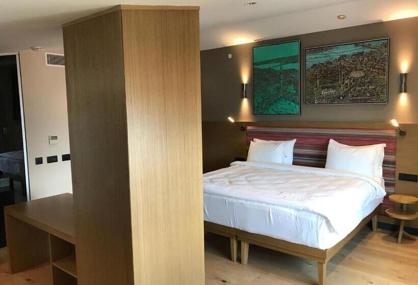 غرفة إدارية مطلة على البحر, Bankerhan