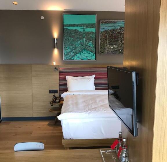 غرفة إدارية مطلة على البحر, Bankerhan