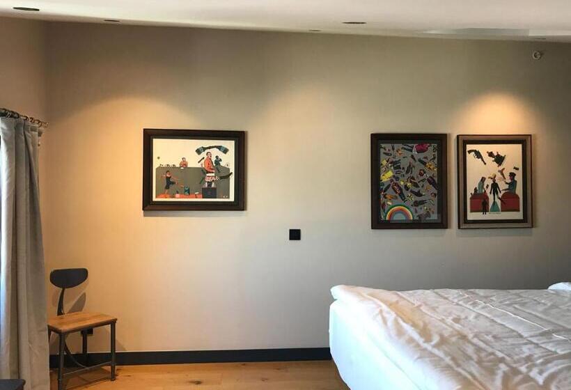 غرفة إدارية مطلة على البحر, Bankerhan