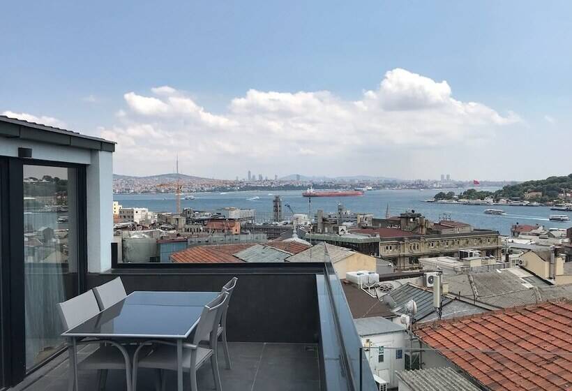 غرفة إدارية مطلة على البحر, Bankerhan