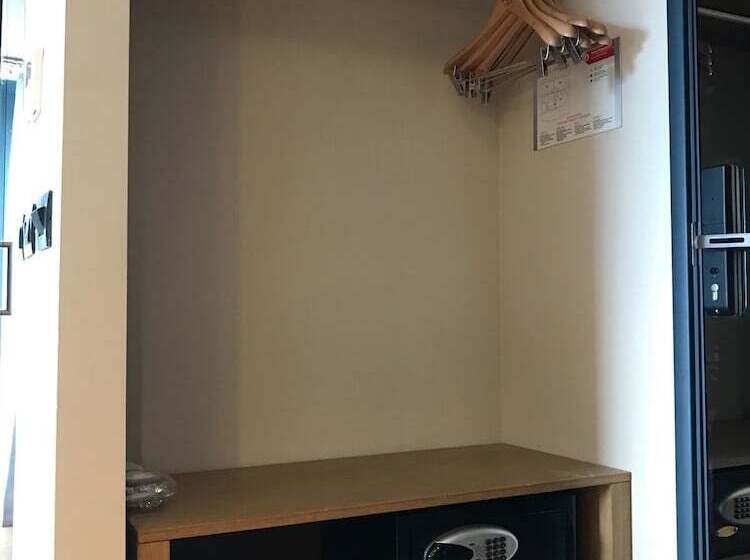 غرفة إدارية مطلة على البحر, Bankerhan