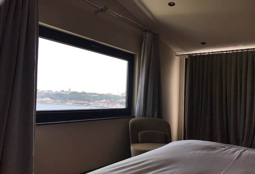 غرفة إدارية مطلة على البحر, Bankerhan