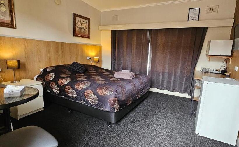 חדר אקונומי, Blue Lake Motel