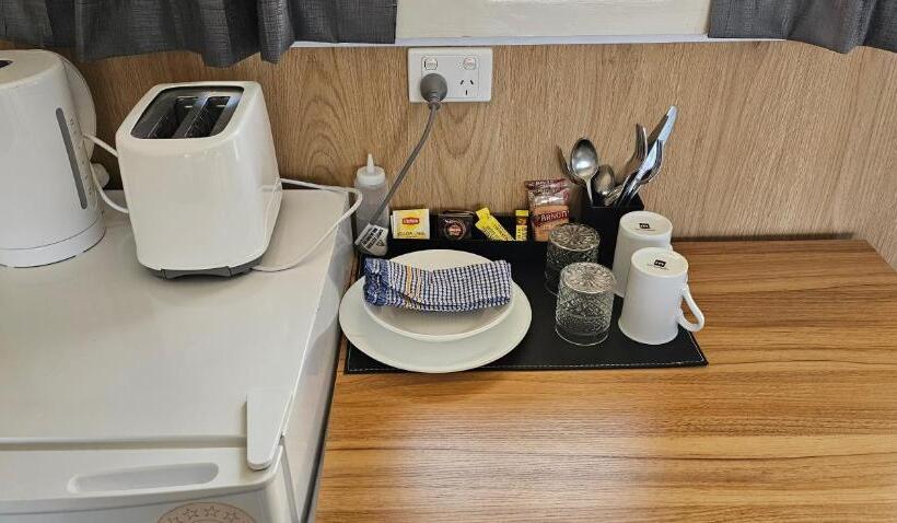 חדר אקונומי, Blue Lake Motel