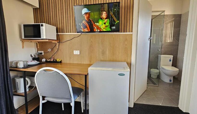 חדר אקונומי, Blue Lake Motel