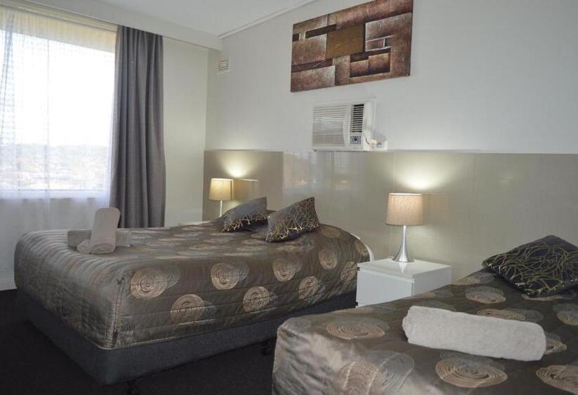 חדר סטנדרט לשלושה, Blue Lake Motel