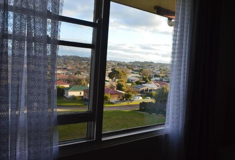 חדר סטנדרט לשלושה, Blue Lake Motel