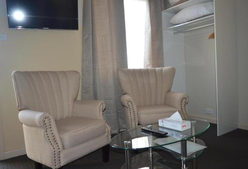 חדר דלוקס לשלושה, Blue Lake Motel