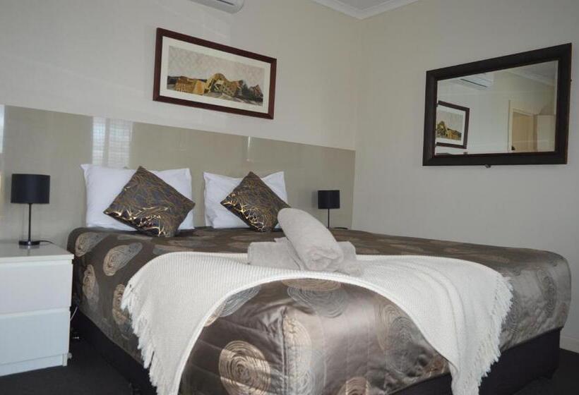 חדר דלוקס לשלושה, Blue Lake Motel