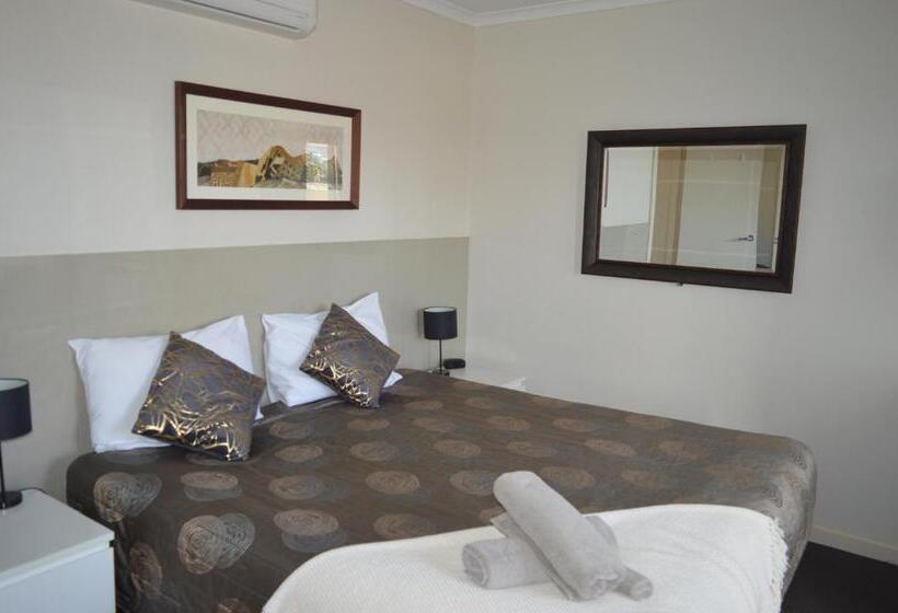 חדר דלוקס לשלושה, Blue Lake Motel