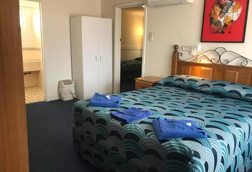 Perhesviitti, Bunbury Motel