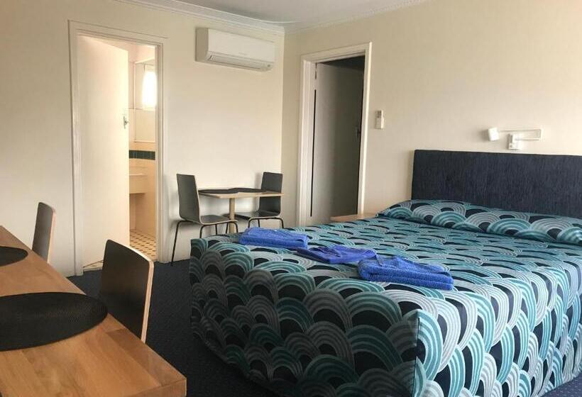 סוויטה משפחתית, Bunbury Motel