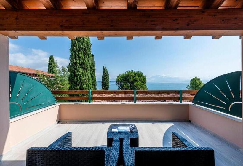 Standard studio with lake view, Club Del Sole Desenzano Lake Village