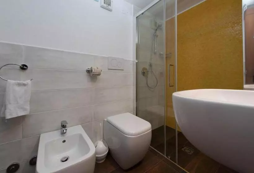 1 Bedroom Apartment Lake View, Club Del Sole Desenzano Lake Village