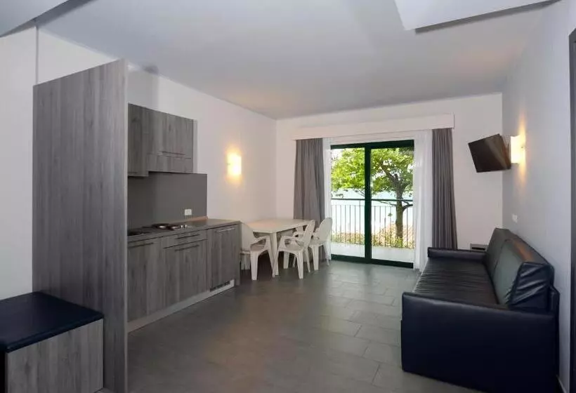 2 Bedrooms Apartment Lake View, Club Del Sole Desenzano Lake Village