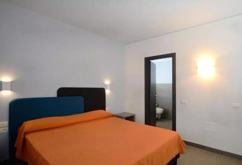2 Bedrooms Apartment Lake View, Club Del Sole Desenzano Lake Village