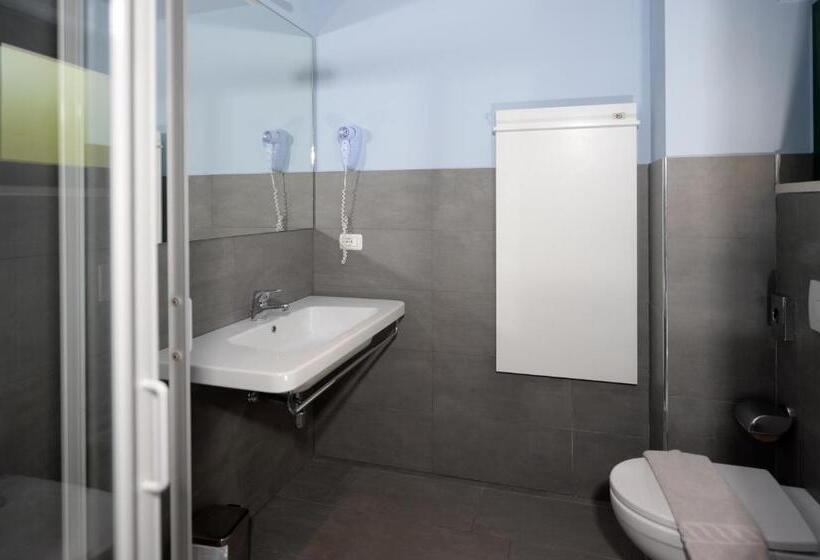 2 Bedrooms Apartment Lake View, Club Del Sole Desenzano Lake Village