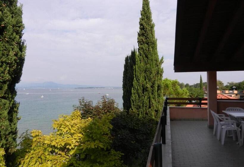 2 Bedrooms Apartment Lake View, Club Del Sole Desenzano Lake Village