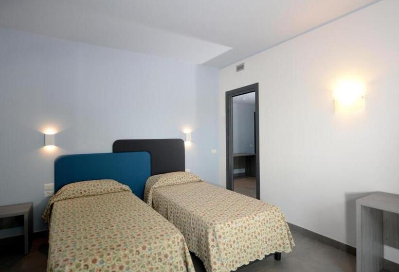 2 Bedrooms Apartment Lake View, Club Del Sole Desenzano Lake Village